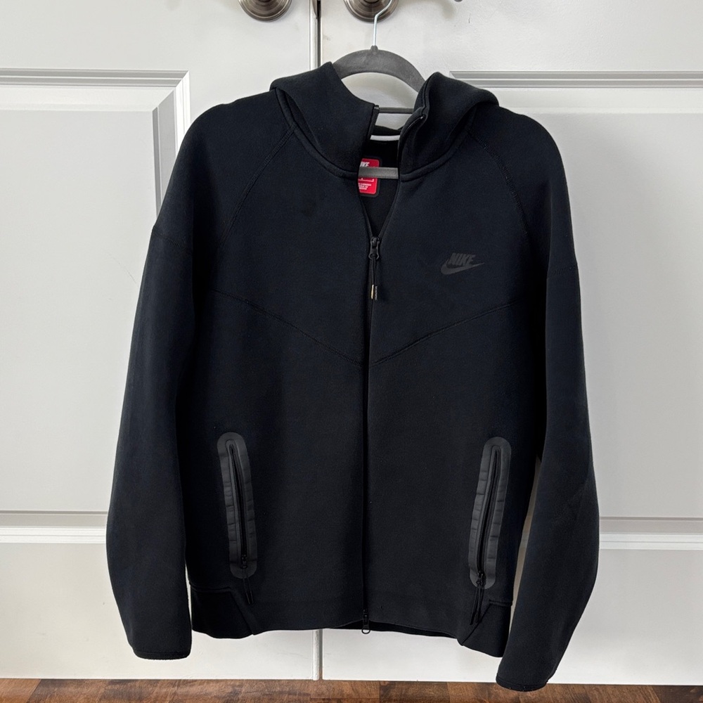 Nike Men’s Black Full-Zip Performance Hoodie Jacket